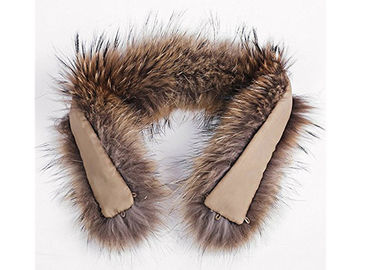 China Waschbär-Pelz-Kragen-weich flaumige glatte natürliche Farbgroßer langer Kragen abnehmbar für Winter-Jacke fournisseur