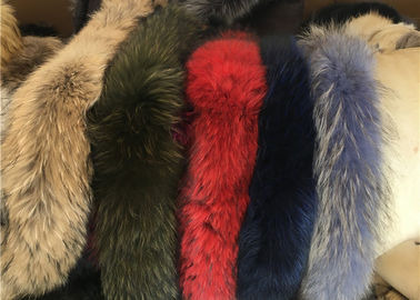 China Waschbär-Pelz-Kragen-weich flaumige glatte natürliche Farbgroßer langer Kragen abnehmbar für Winter-Jacke fournisseur