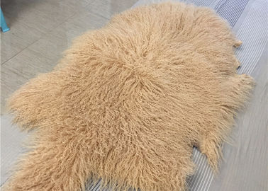 China Purpurrote lange Haar-mongolische Schaffell-Wolldecke windundurchlässig für die Herstellung des Winter-Kleides fournisseur