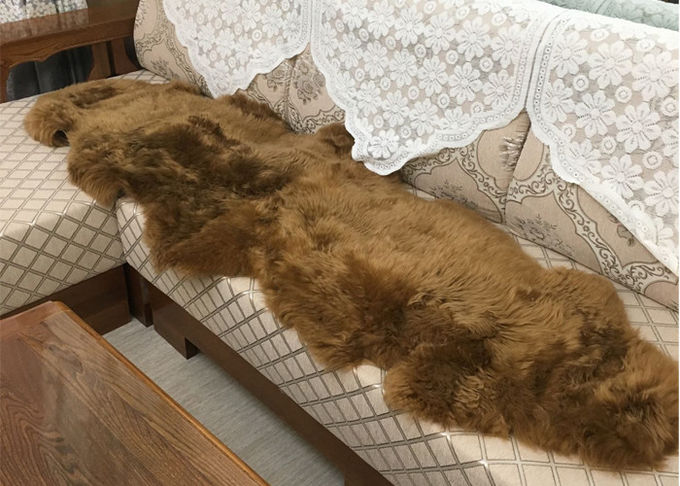 Wirkliches Australien-Schaffell-legt dunkelbraune gefärbte starke lange Australien-Wolle Wolldecke mit Teppich aus