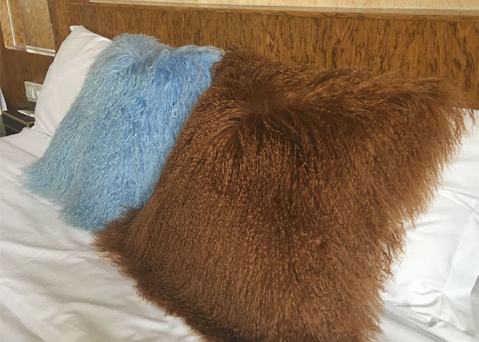 Dekoratives mongolisches Pelz-Hauptsahnekissen bequem mit dem langen gelockten Haar