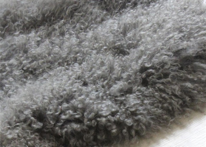 Der wirkliche graue gelockte glatte Haar-tibetanische Lamm-Pelz wärmen 48" X 24" für Haus/Hotel