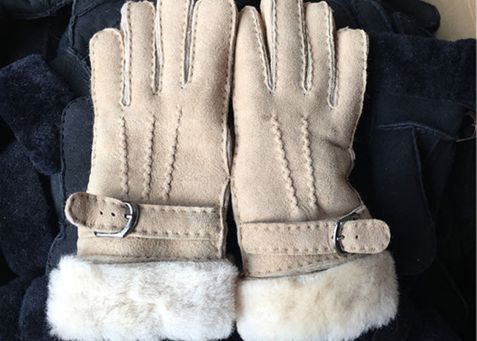 Schwarzer starker Pelz-wärmste Schaffell-Handschuhe mit Lammwolldem zeichnen wasserdicht