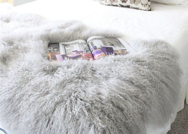 China Der wirkliche graue gelockte glatte Haar-tibetanische Lamm-Pelz wärmen 48&quot; X 24&quot; für Haus/Hotel fournisseur