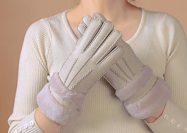 China Die gezeichneten Handschuhe der wasserdichten Frauen Shearling, Damen-graue Schaffell-Handschuhe  fournisseur
