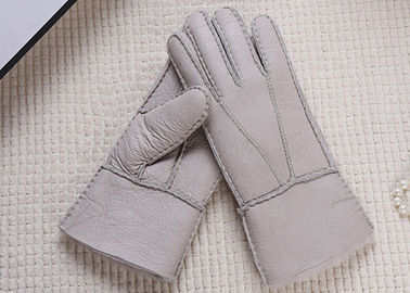 China Doppelte Gesichts-Winter-Schafleder-Handschuhe mit Lammwollfutter/natürlicher gefärbter Farbe fournisseur