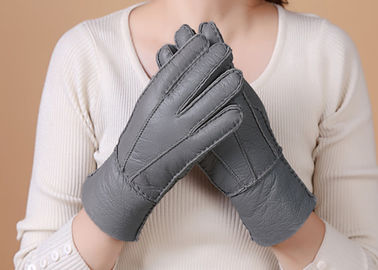 China Machen wirklicher Pelz gezeichnete graue wärmste Schaffell-Handschuhe Oberfläche mit dem Finger glatt fournisseur