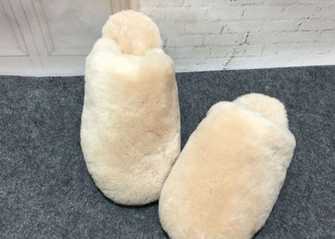 China Flaumige Schaf-Wollinnenpantoffel handgemacht mit einzigem/wirklichem Lammfell-Gummipelz fournisseur
