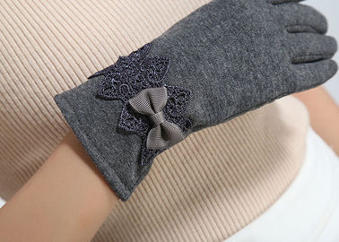 China Damen fertigten Damenmodemikrosamt-Gewebehandschuhe für iphone Schirme besonders an fournisseur