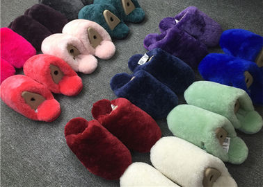 China Gezeichnete die Pantoffel-weiche einzige Feuchtigkeitsaufnahme der gefärbten Farbinnenfrauen Pelz fournisseur