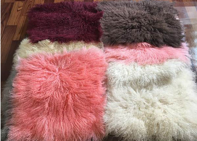 Die gelockte flaumige mongolische wirkliche windundurchlässige Schaffell-Wolldecke wärmen sich für die Herstellung des Mantels