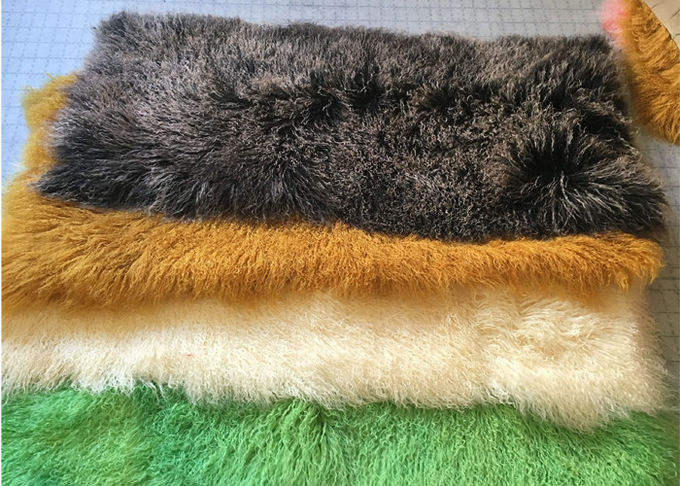 Luxuriöses Purpur färbte die wirkliche Schaffell-Wolldecke 2 x 4 Zoll warm für Kissen/Sitzbezüge