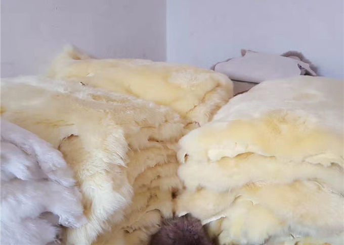 Einseitiger Schaf-Pelz-Esszimmer-Stuhl fängt feuchtigkeitsfestes mit dem langen Haar ab