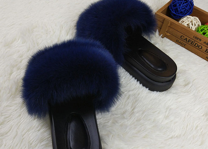 Kundengebundene Farbfrauen Fox-Pelz-Pantoffel-Sandalen mit dem flockigen Haar/Gummisohle